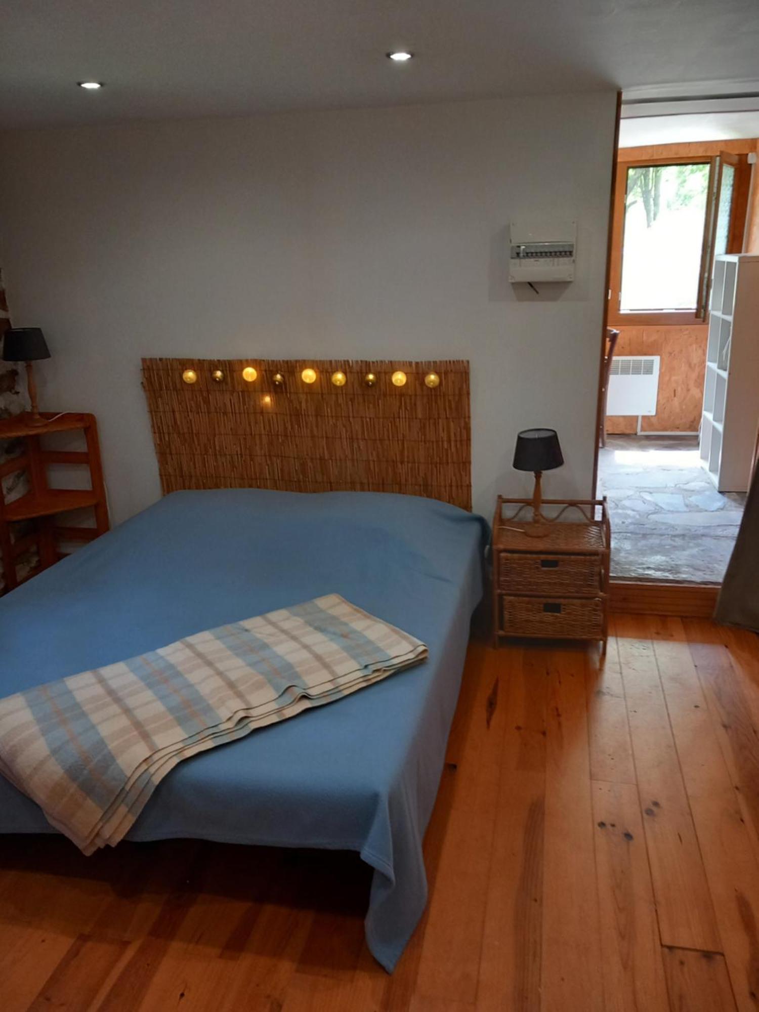 Les Cedres Bleus De Joany Apartment Viviez Exterior photo